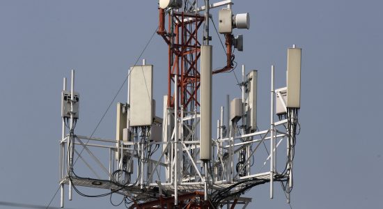 Slim\’s Telesites Spinoff Plan Is Challenge to American Tower An America Movil SAB telecommunications tower stands on top of a building in Mexico City, Mexico, on Wednesday, April 15, 2015. America Movil SAB shareholders are preparing to vote Friday on a spinoff of as many as 11,000 wireless towers in Mexico, a move that would create Latin America\'s second-largest renter of tower space. Photographer: Susana Gonzalez/Bloomberg