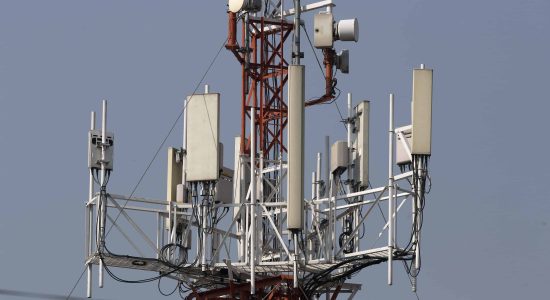 An America Movil SAB telecommunications tower stands on top of a building in Mexico City, Mexico, on Wednesday, April 15, 2015. America Movil SAB shareholders are preparing to vote Friday on a spinoff of as many as 11,000 wireless towers in Mexico, a move that would create Latin America\'s second-largest renter of tower space. Photographer: Susana Gonzalez/Bloomberg